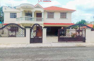 SE VENDE HERMOSA CASA EN RESIDENCIAL LUISA PERLA –HIGUEY